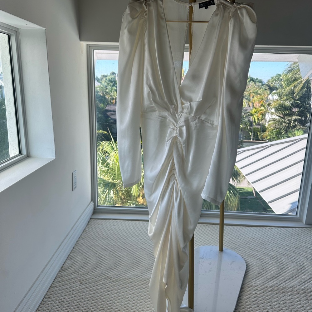 Elegant White Long Sleeve Dress